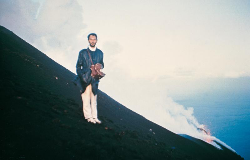 Giovanni Anselmo, La mia ombra verso l’infinito dalla cima dello Stromboli durante l’alba del 16 agosto 1965
