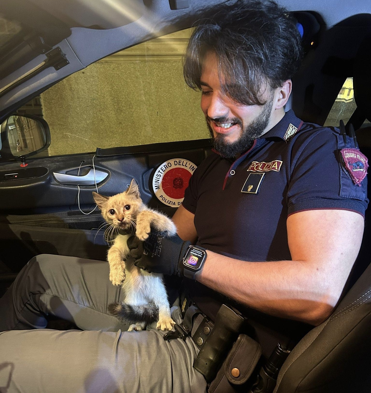 Gattino salvato polizia