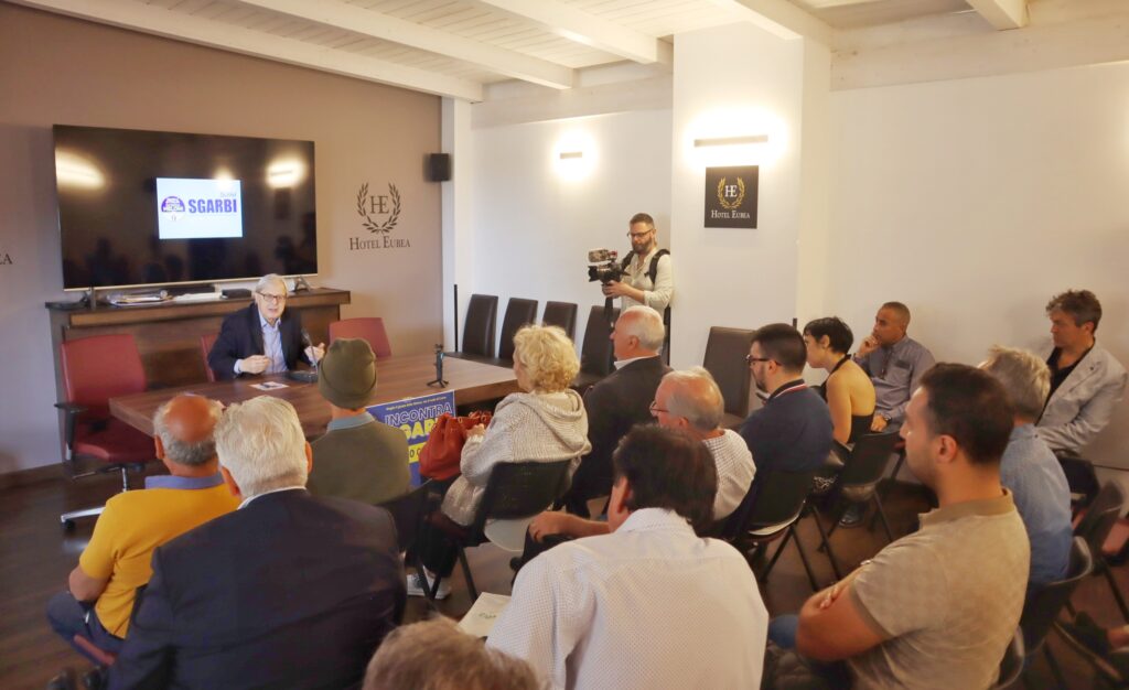 Sgarbi a Reggio Calabria con la sua Capramobile