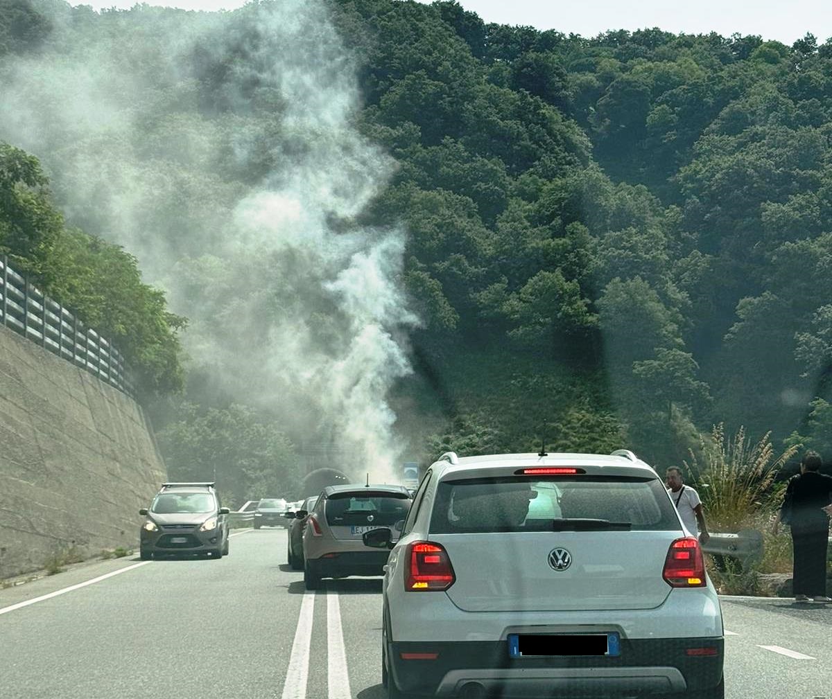 auto in fiamme ss107
