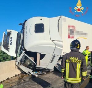 camion ribaltato