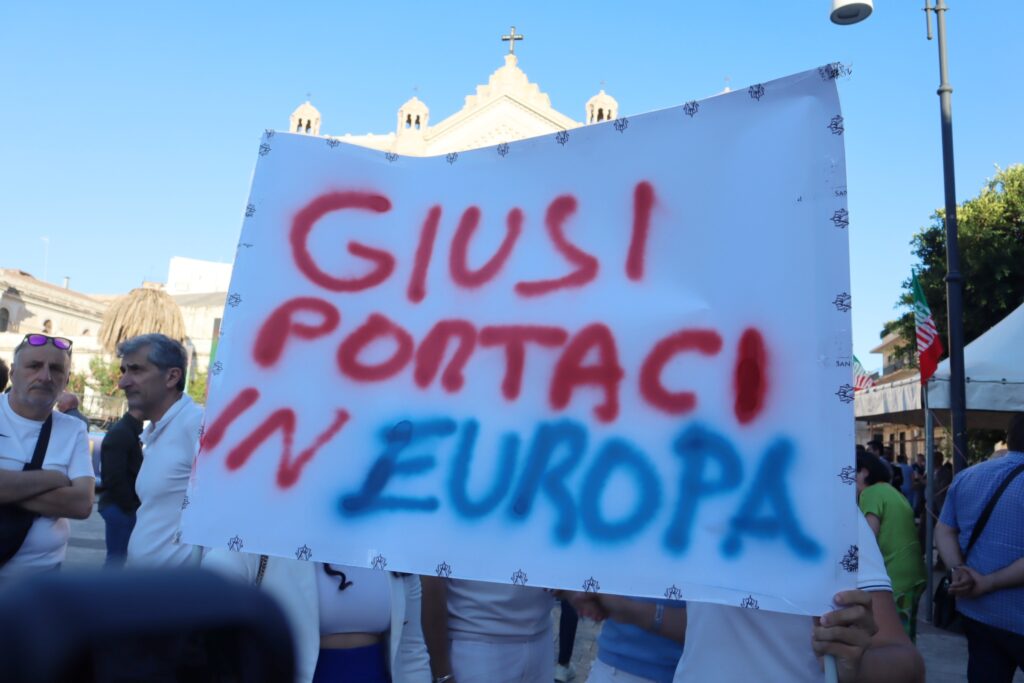comizio elezioni europee forza italia piazza duomo reggio calabria