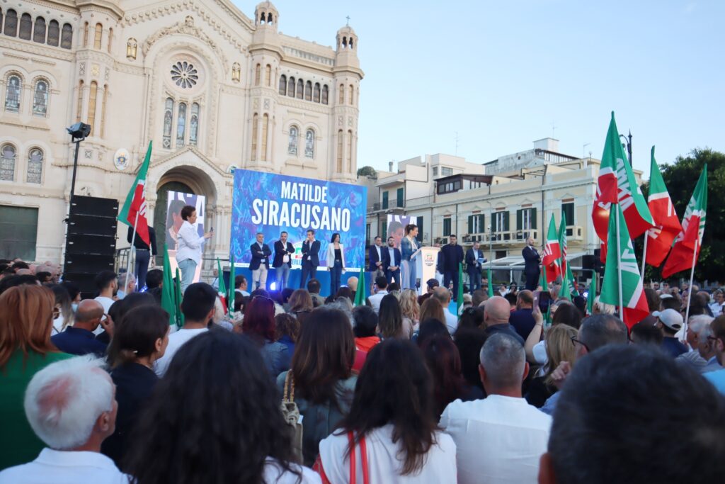 comizio elezioni europee forza italia piazza duomo reggio calabria (10)