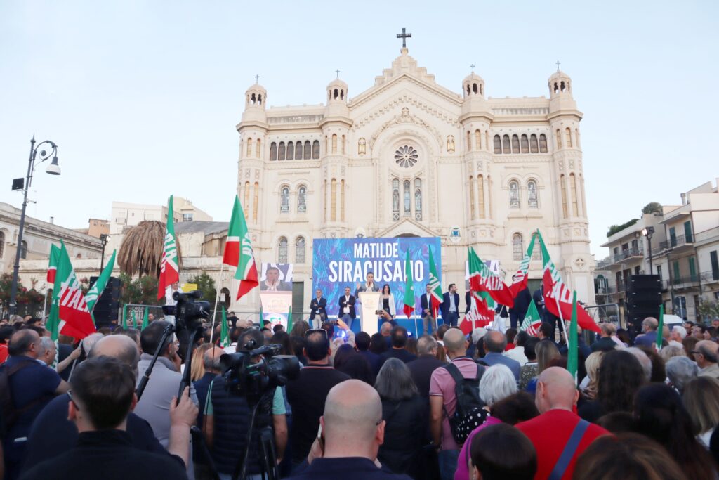 comizio elezioni europee forza italia piazza duomo reggio calabria (11)