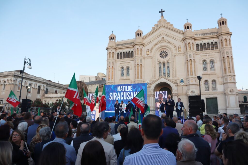 comizio elezioni europee forza italia piazza duomo reggio calabria (12)