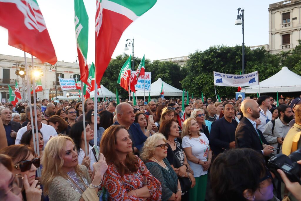 comizio elezioni europee forza italia piazza duomo reggio calabria (15)