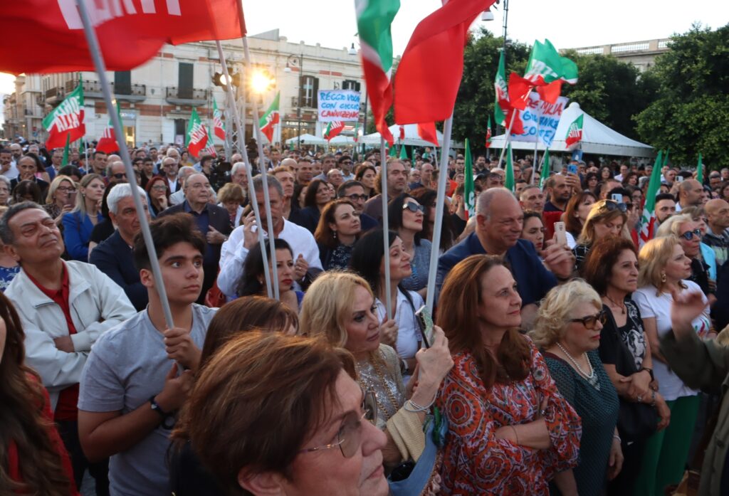 comizio elezioni europee forza italia piazza duomo reggio calabria (16)