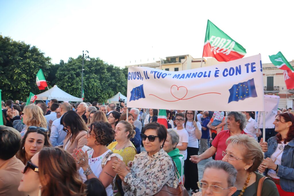 comizio elezioni europee forza italia piazza duomo reggio calabria (5)