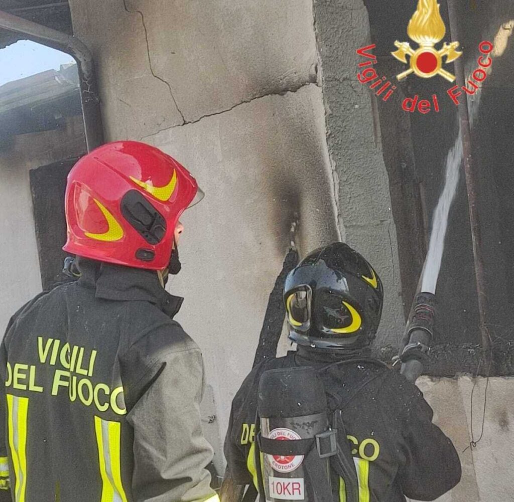 incendio-isola-capo-rizzuto-_1_