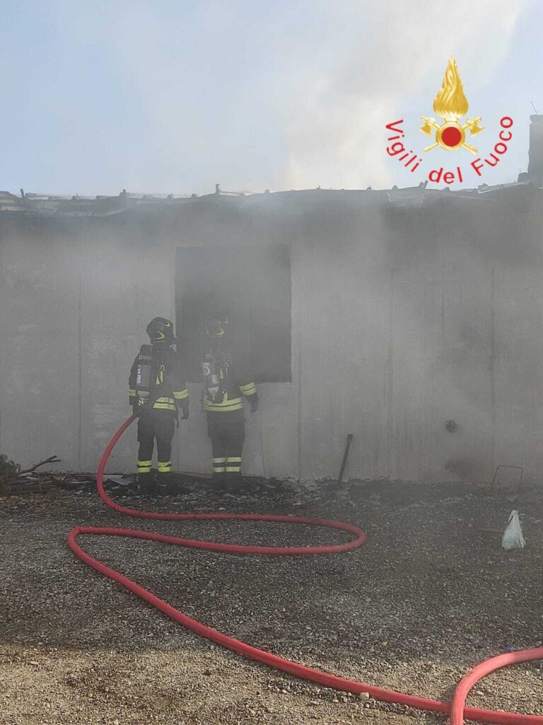 incendio-isola-capo-rizzuto-_2_
