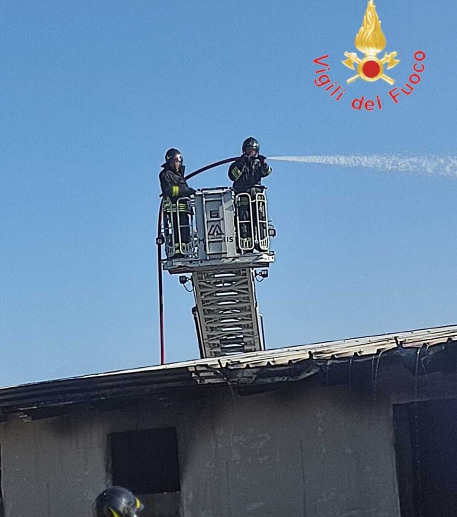 incendio-isola-capo-rizzuto-_3_