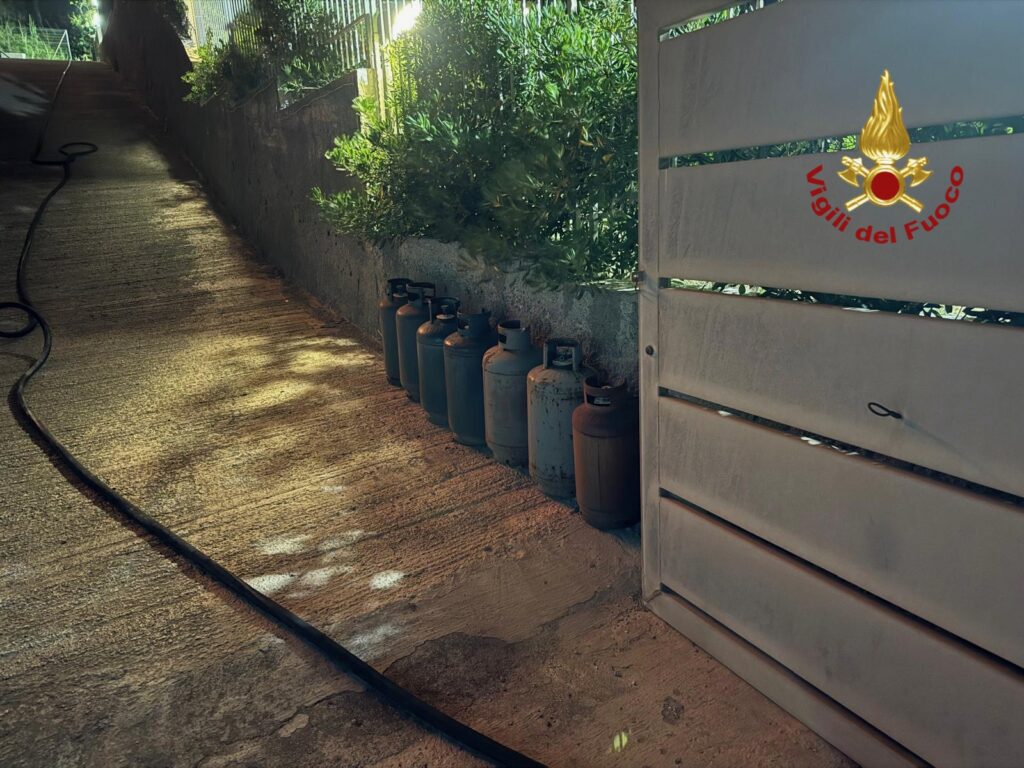 incendio messina zona nord