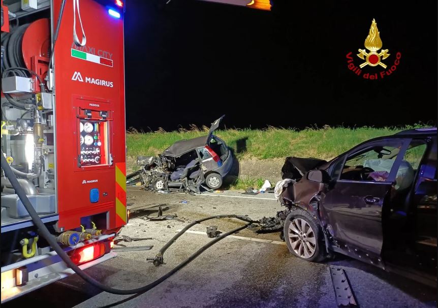 incidente notte vigili del fuoco