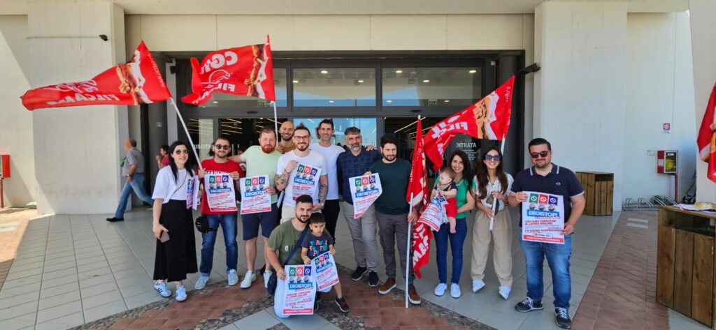 lavoratori decathlon gioia tauro sciopero