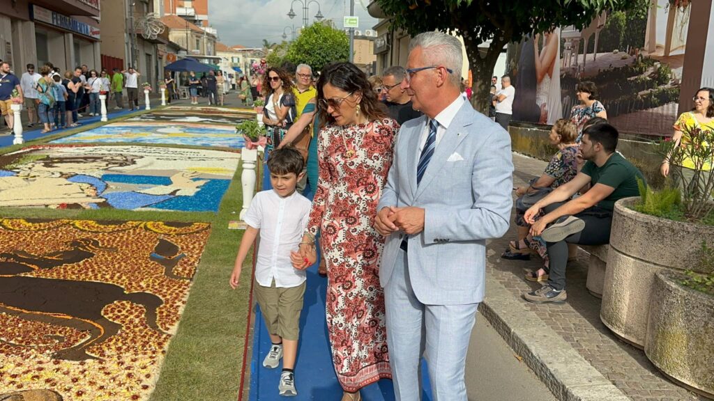 rosaria succurro infiorata taurianova
