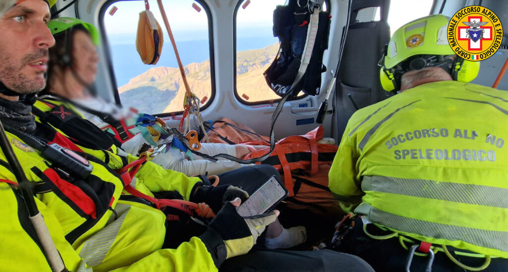 soccorso alpino soccorre turisti infortunati