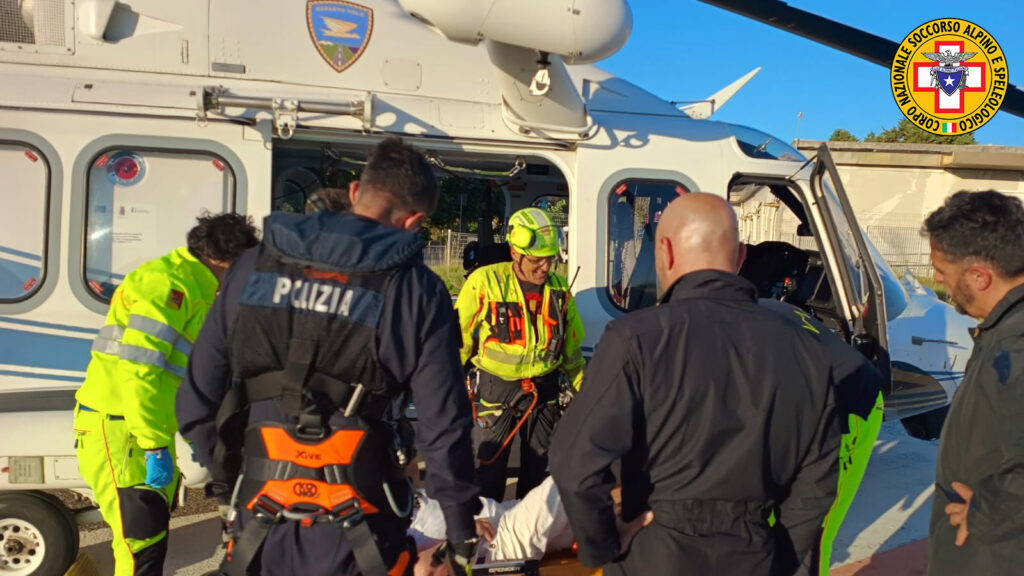 soccorso alpino soccorre turisti infortunati