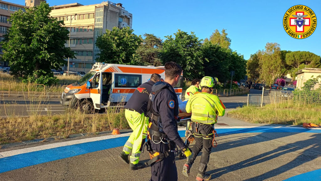 soccorso alpino soccorre turisti infortunati