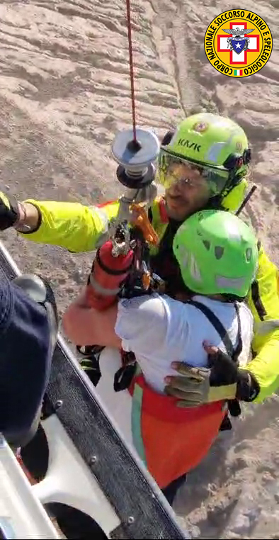 soccorso alpino soccorre turisti infortunati