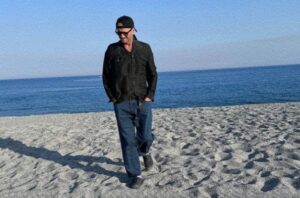 Biagio Antonacci al mare a Roccella Ionica