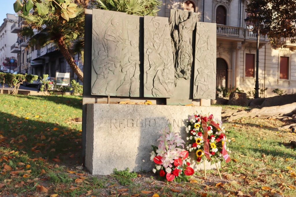 Deposizione stele Rivolta Reggio