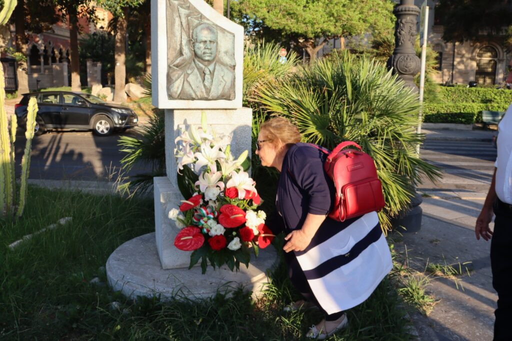 Deposizione stele Rivolta Reggio