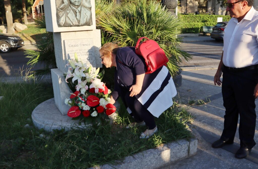 Deposizione stele Rivolta Reggio