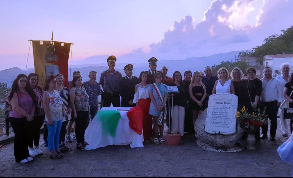 Due panchine contro la violenza sulle donne e il bullismo 3