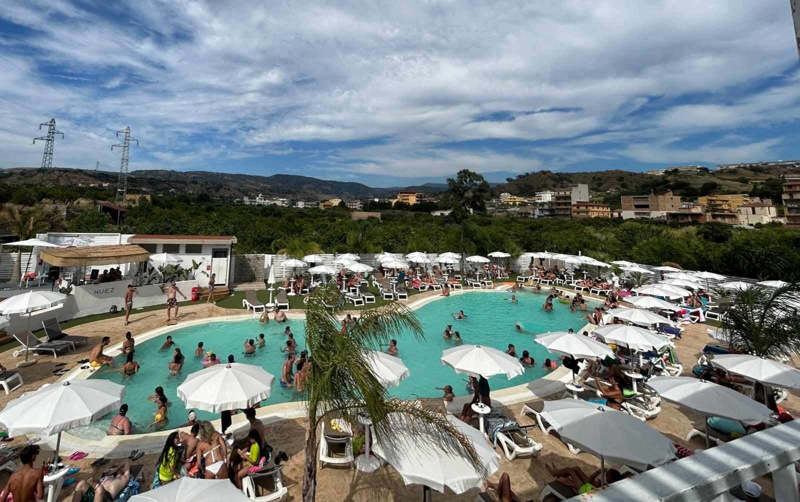 Nuez Pool & Party