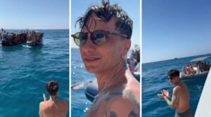 Ultimo incredulo per i fan a Tropea che lo svegliano e cantano con lui