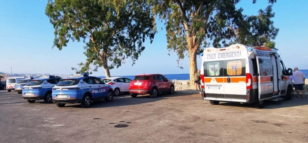 ambulanza polizia spiaggia (1)