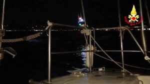 barca a vela in avaria