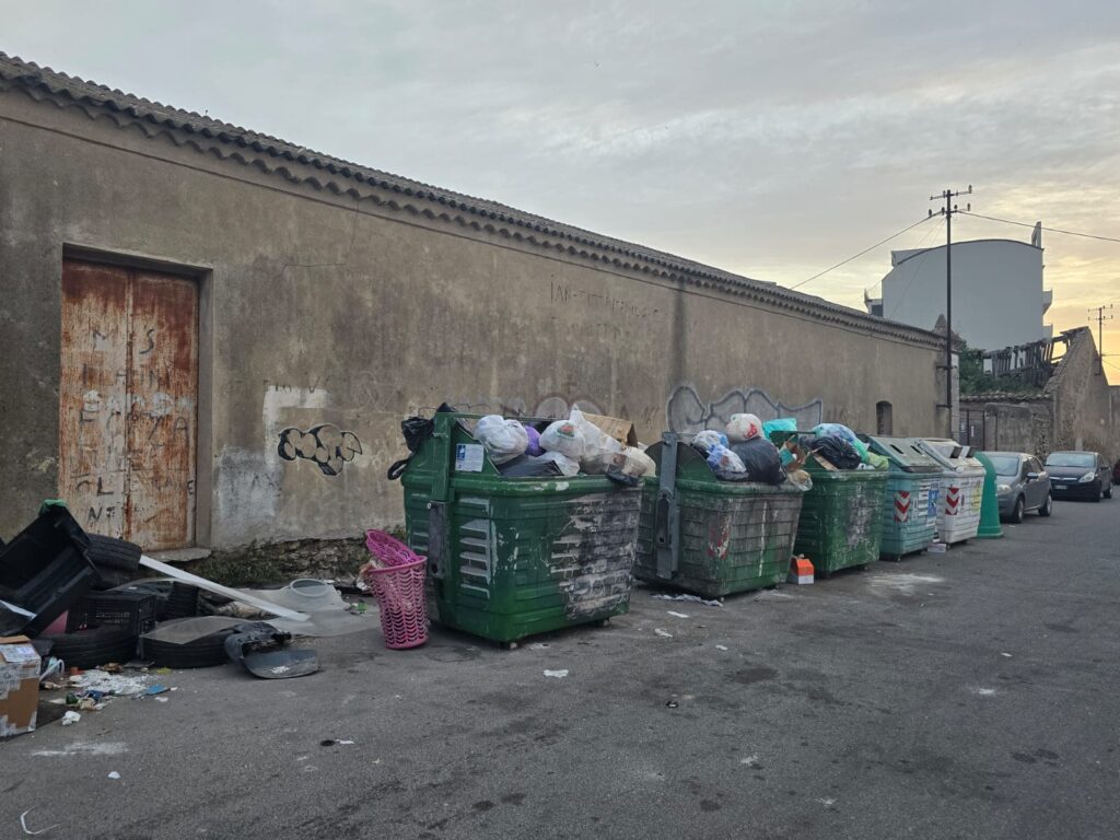 crotone piazza delle foibe