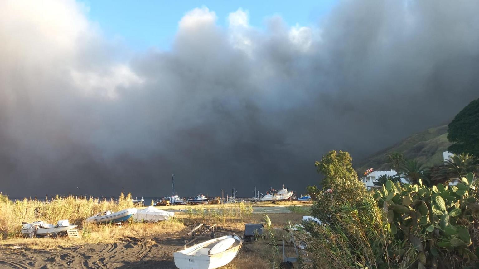 eruzione stromboli (2)
