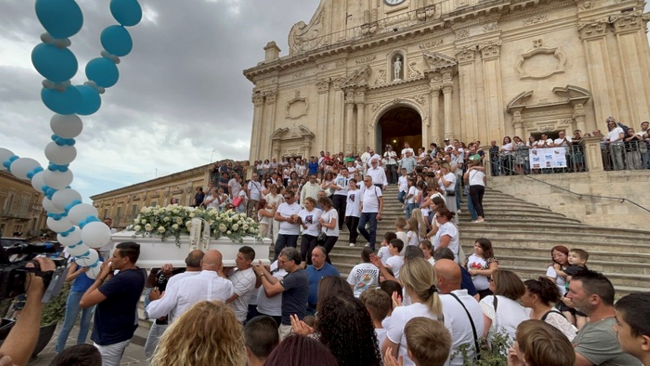 funerali bimbo morto nel pozzo