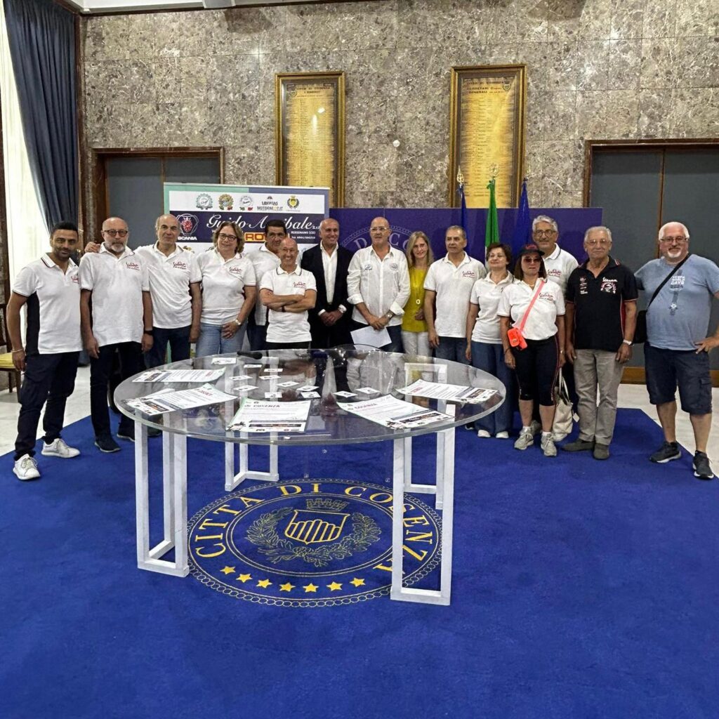 presentazione evento vespa cosenza