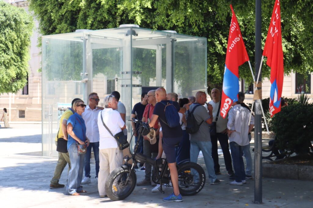 sindacati polizia in piazza