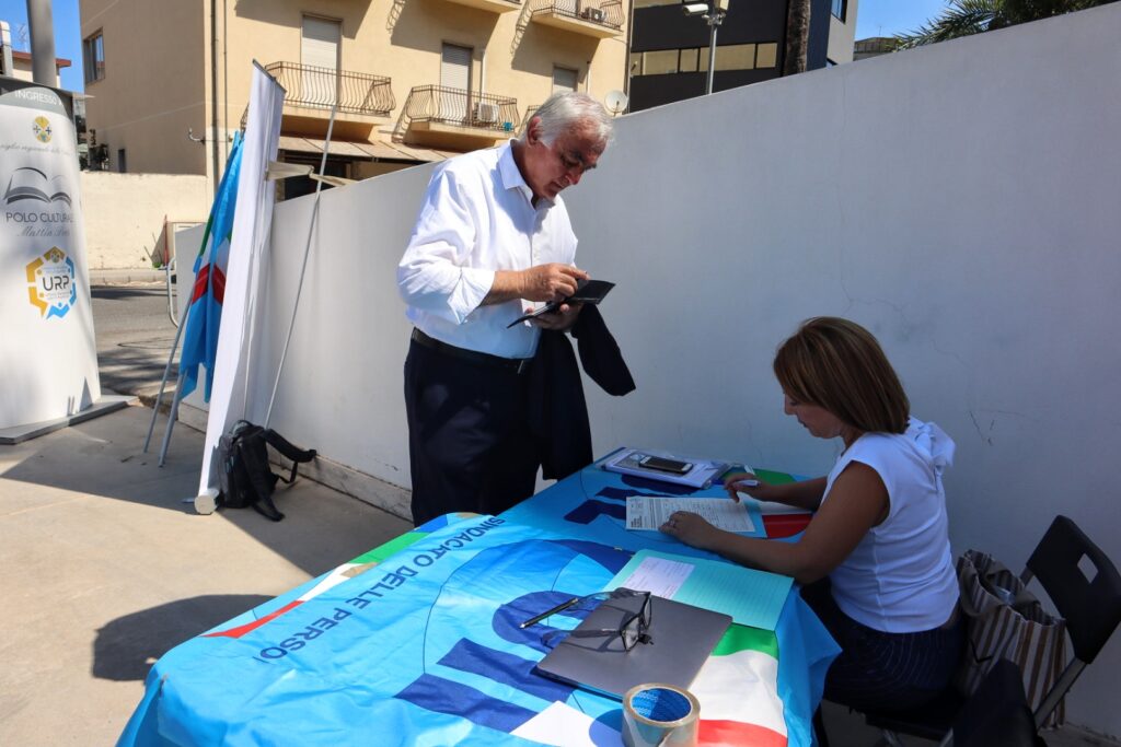 sit-in consiglio regionale calabria sul referendum sull'autonomia differenziata (2)