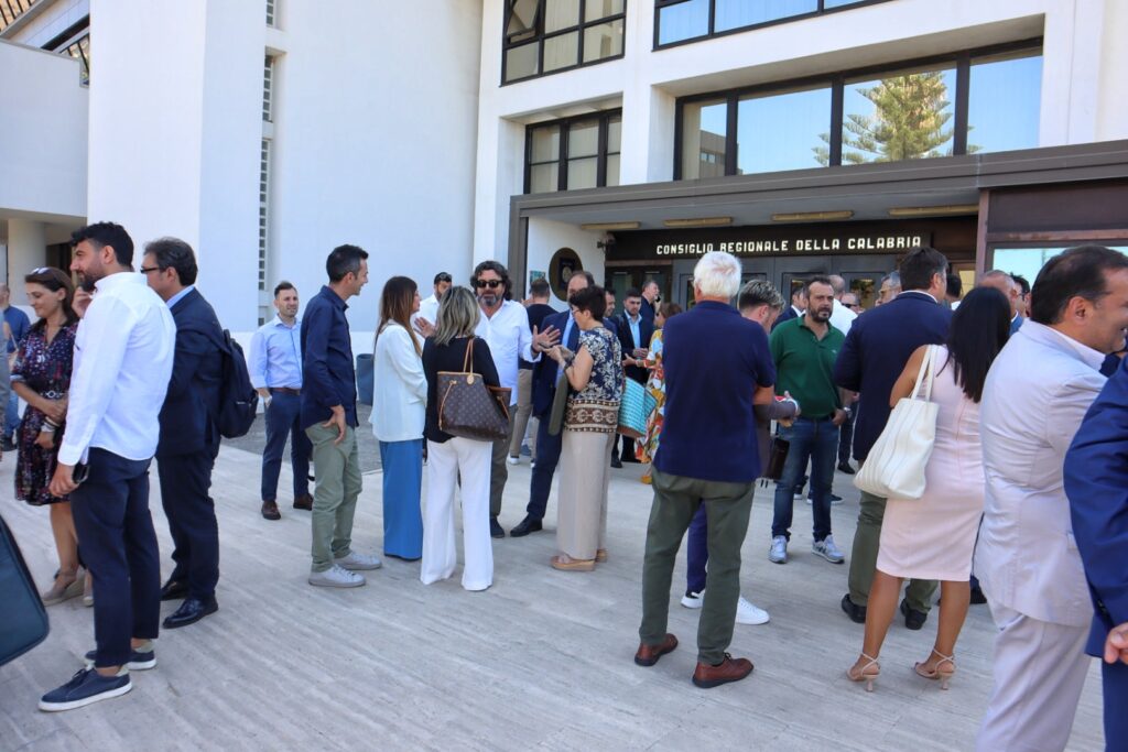 sit-in consiglio regionale calabria sul referendum sull'autonomia differenziata (5)