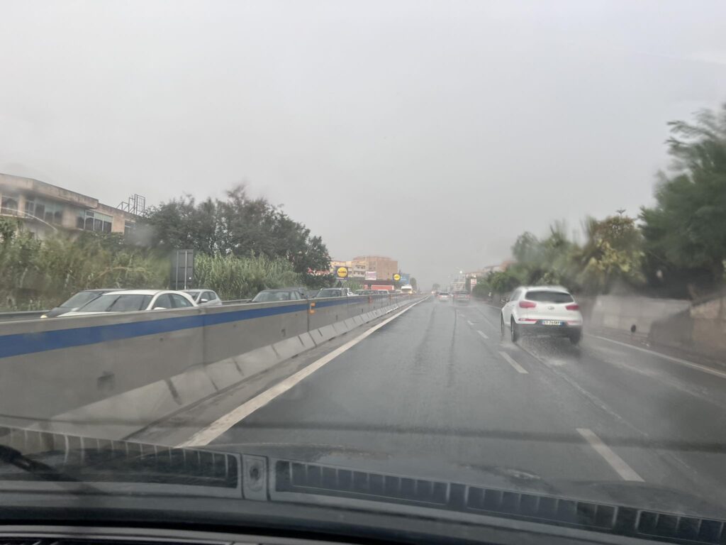 Pioggia e allagamenti sul raccordo zona sud Reggio Calabria