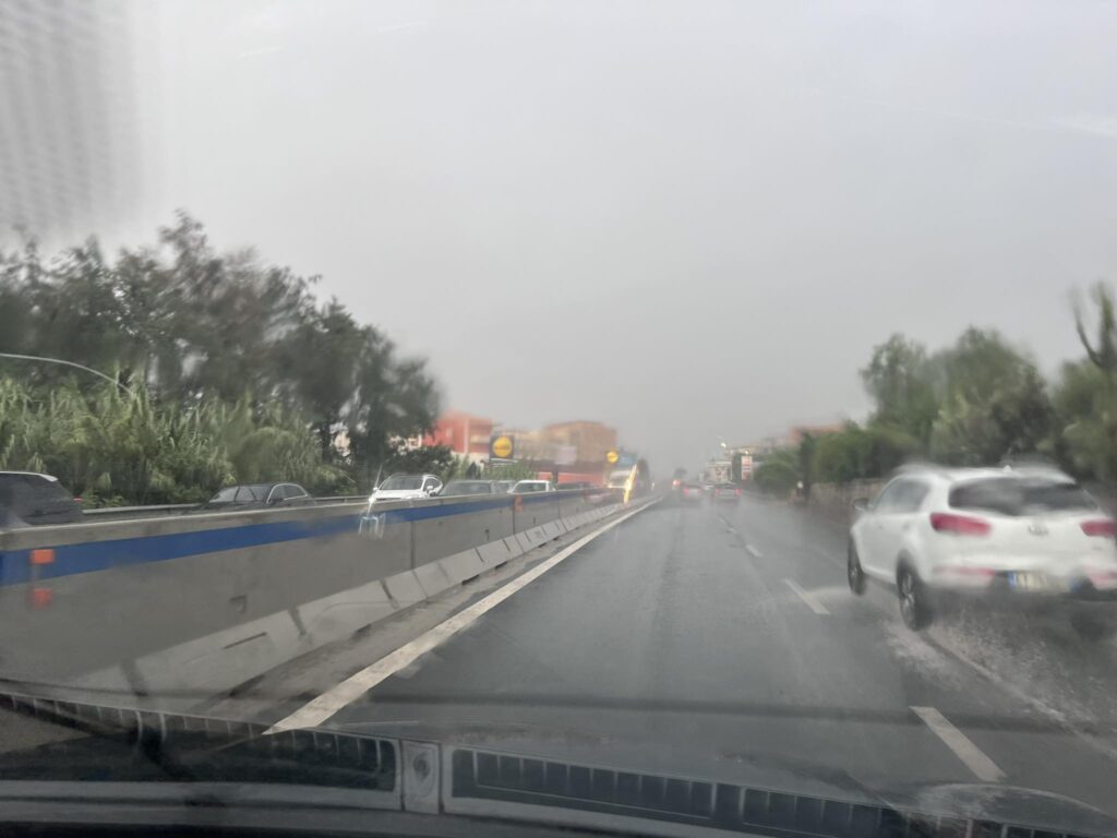 Pioggia e allagamenti sul raccordo zona sud Reggio Calabria
