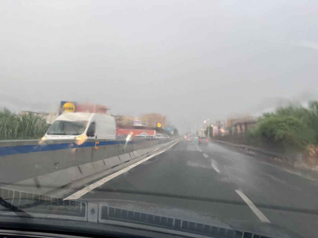 Pioggia e allagamenti sul raccordo zona sud Reggio Calabria