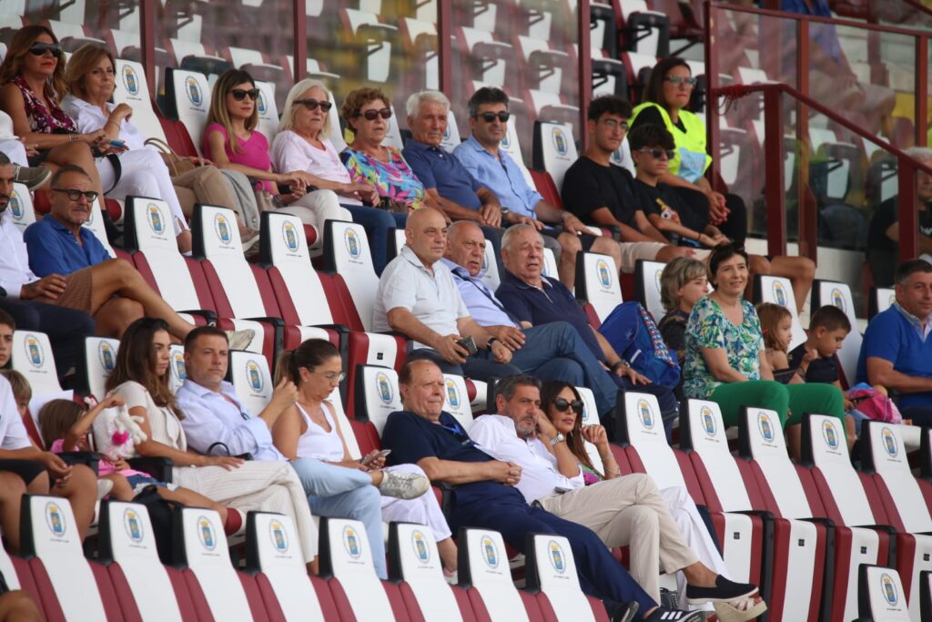 Reggina-Vibonese tifosi Tribuna coperta