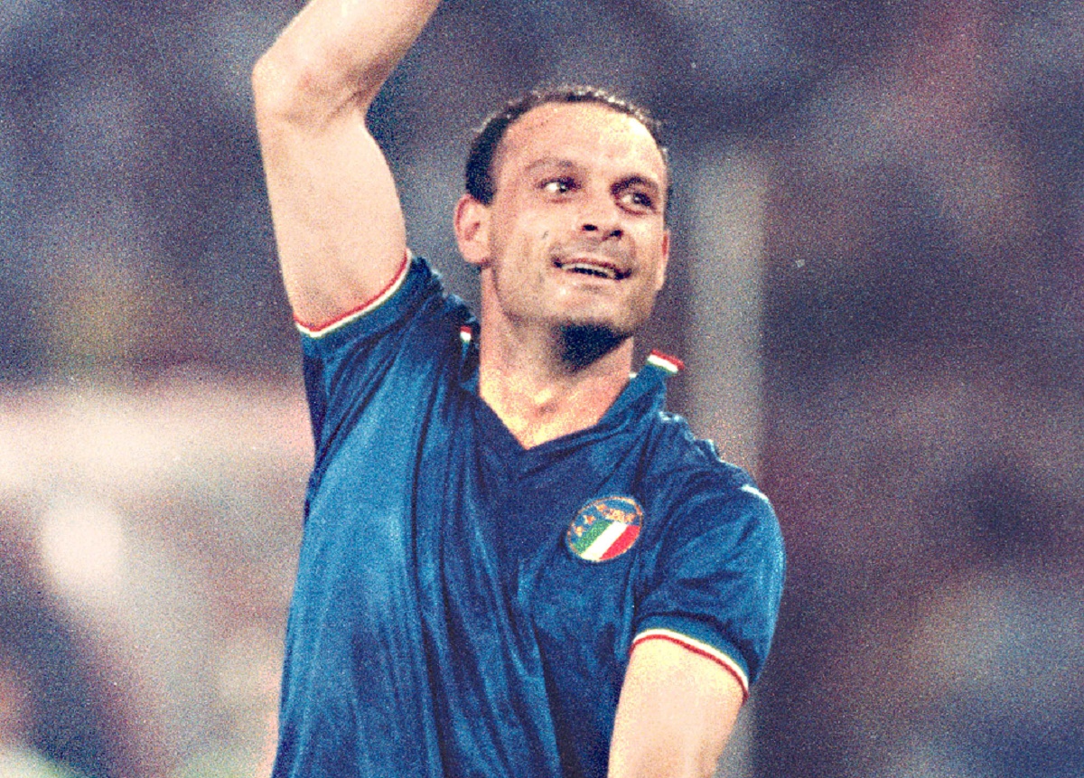 Il Goleador Totò Schillaci esulta dopo il goal durante la partita Italia-Cecoslovacchia