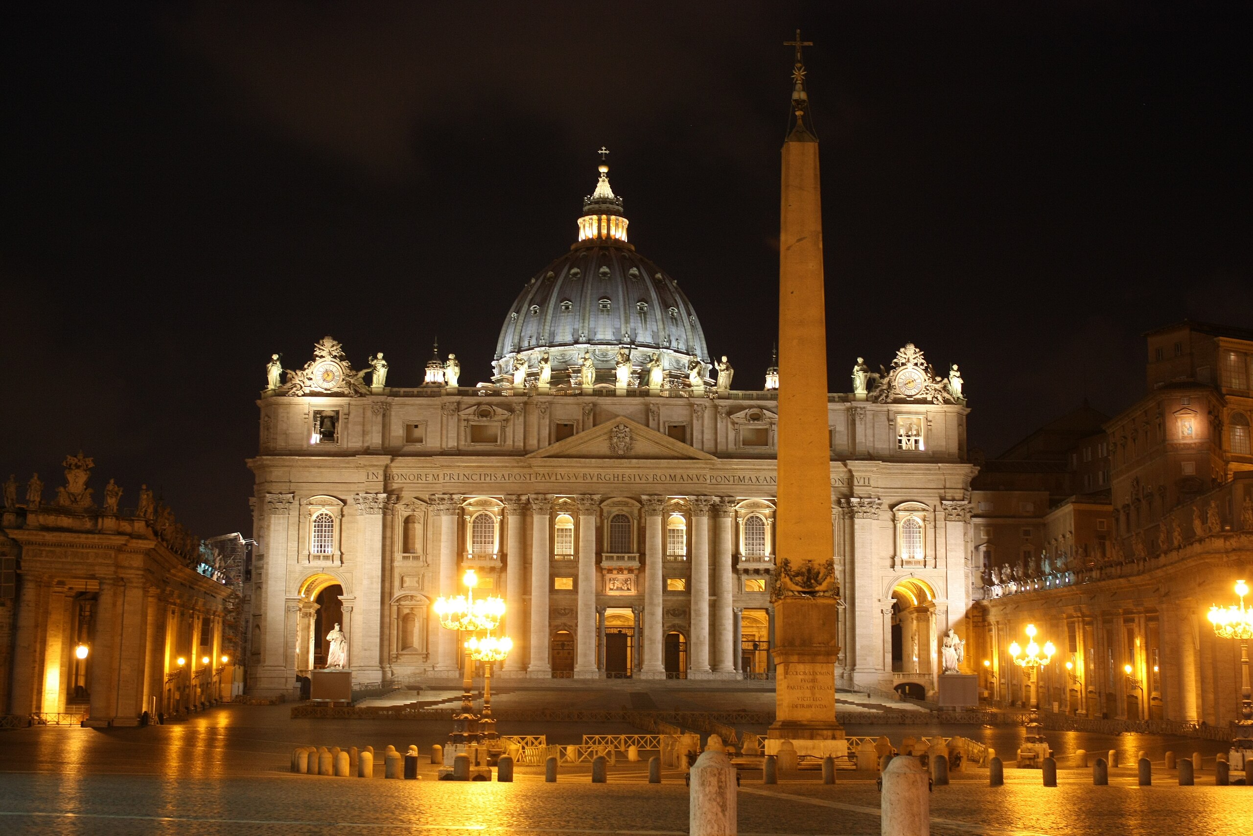 basilica san pietro notte