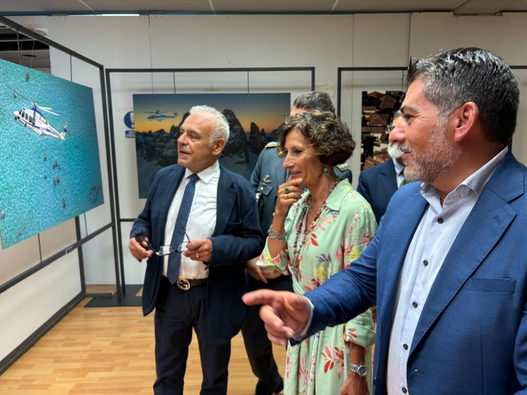 mostra ali polizia