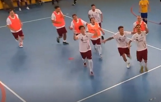 Esultanza gol vantaggio Mangano
