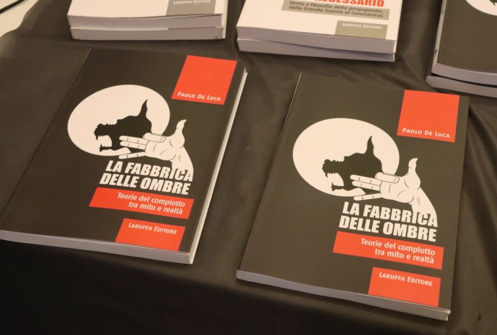Libro presentazione la fabbrica delle ombre