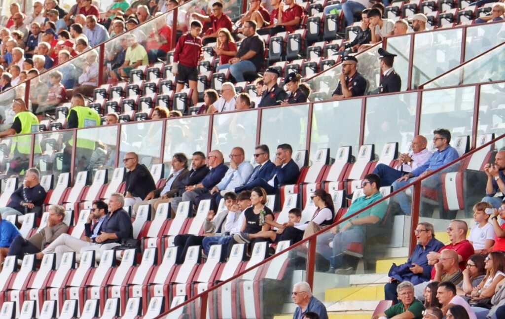 Reggina-Acireale tifosi tribuna