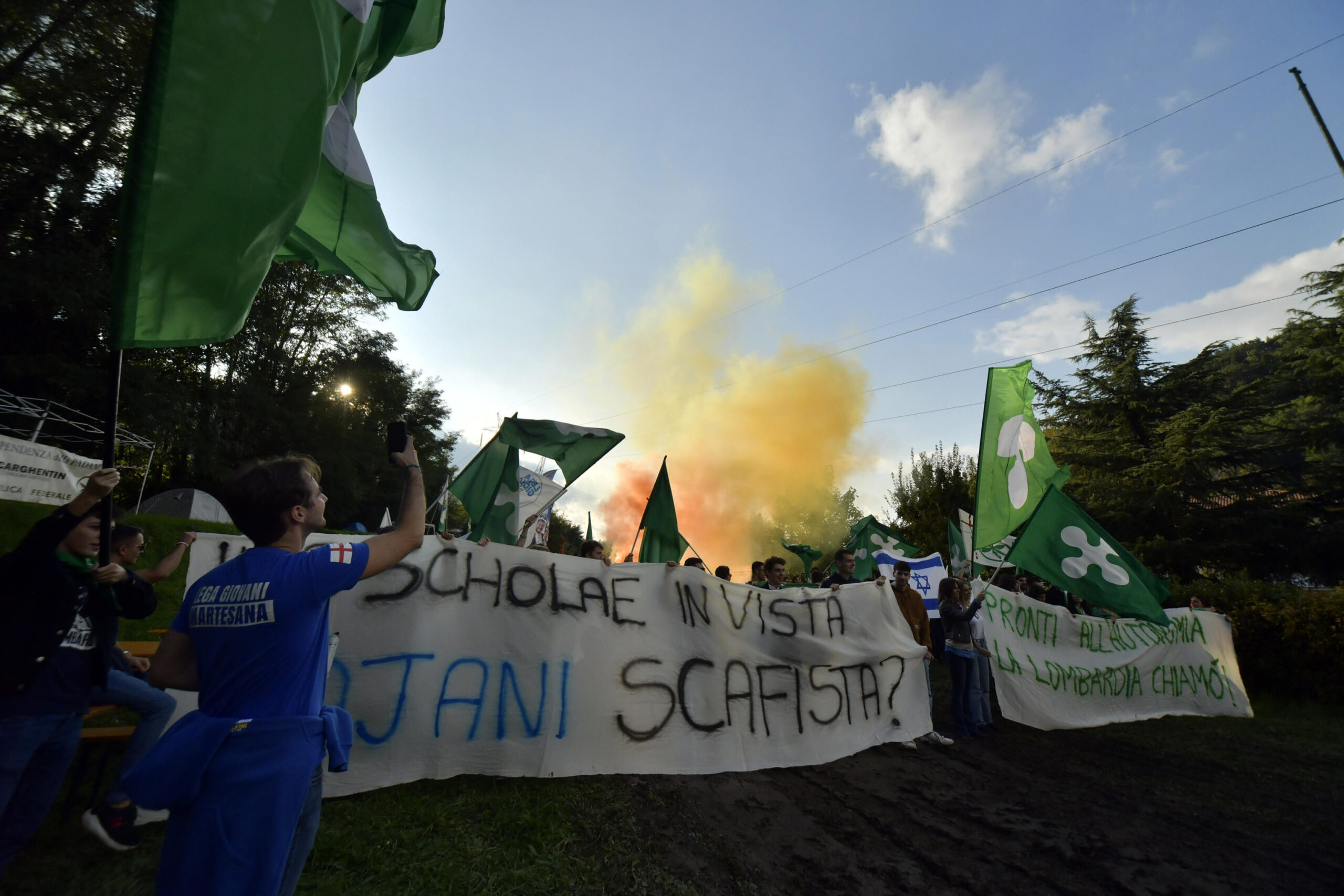 Giovani Lega con striscione ‘Tajni scafista’ per ius scholae